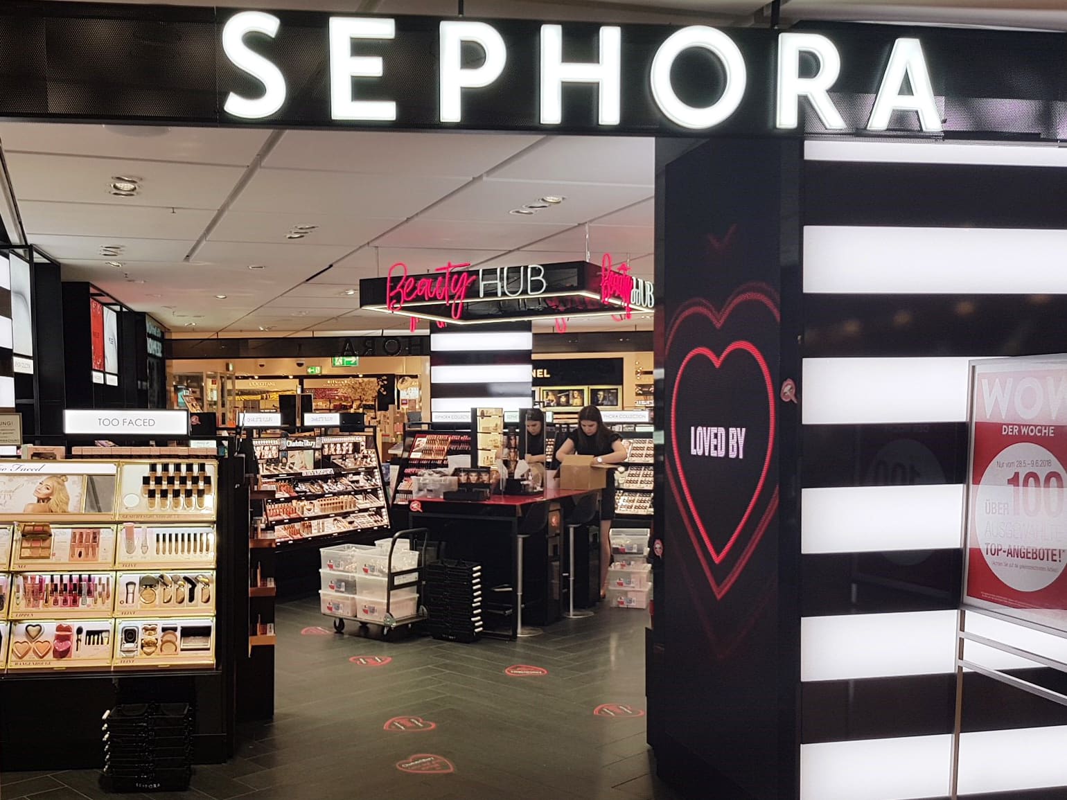 Charlotte Tilbury, Sephora Takeover Germany Retail Design