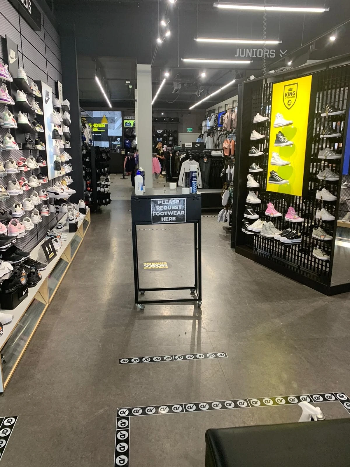 JD One way system in store